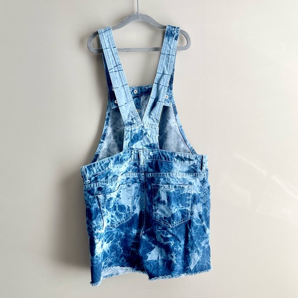 The Children’s Place Acid wash Button Overall Shorts - Picture 3 of 3